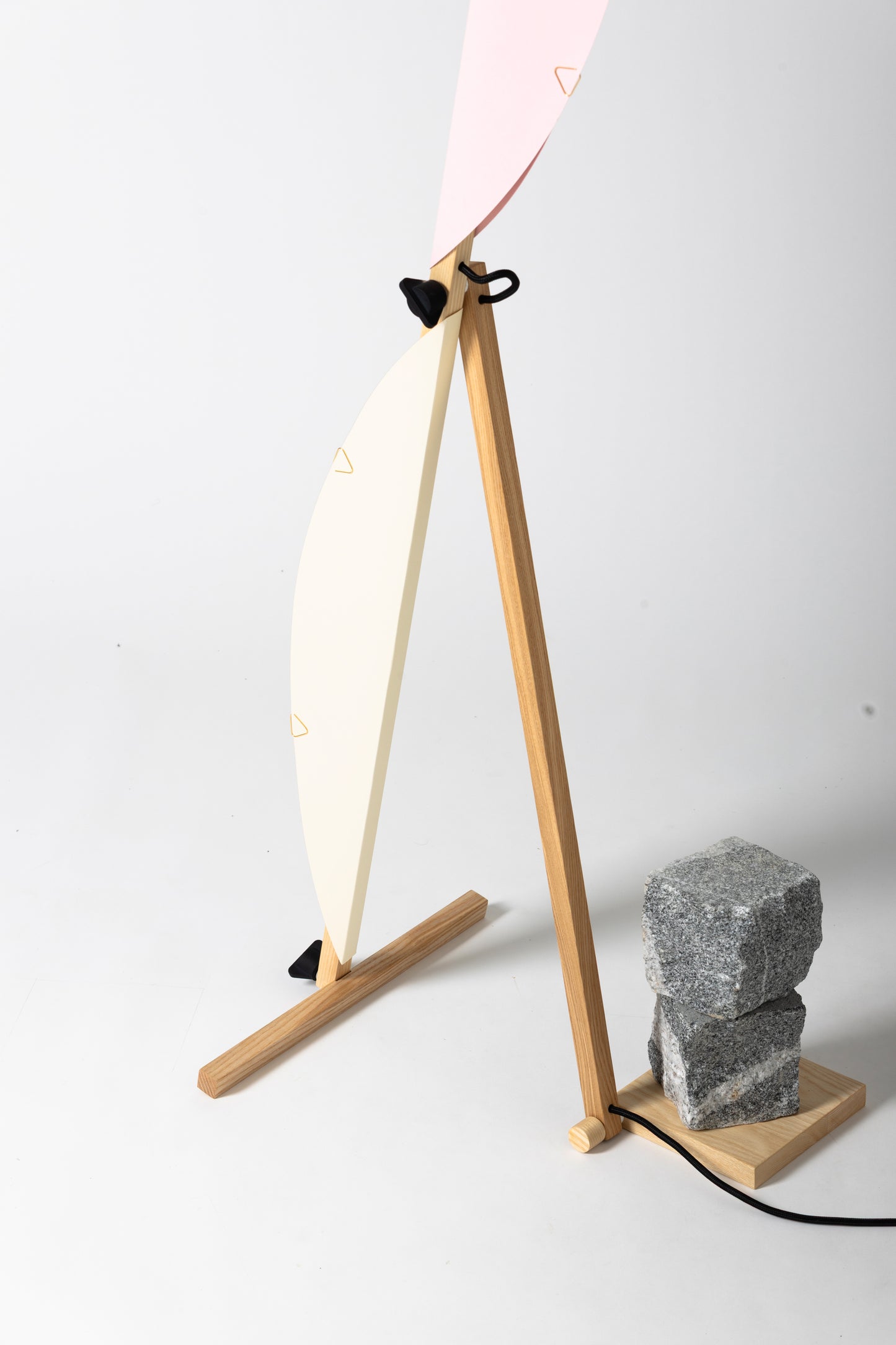 S floor lamp with HALFMOON add-on and shade
